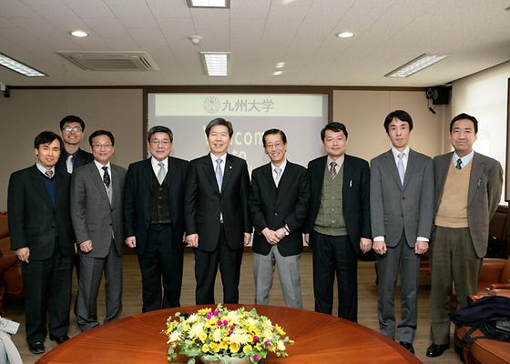 日큐슈대 화공학과 교수단 접견   