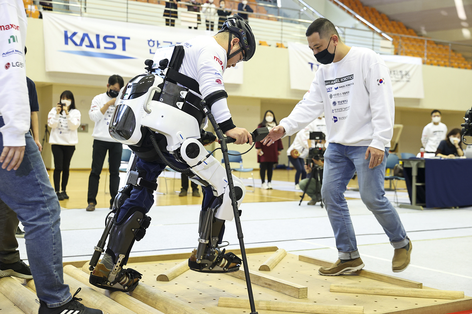영남대 기술 적용 ‘아이언맨’ 로봇 ‘세계 대회 1위’